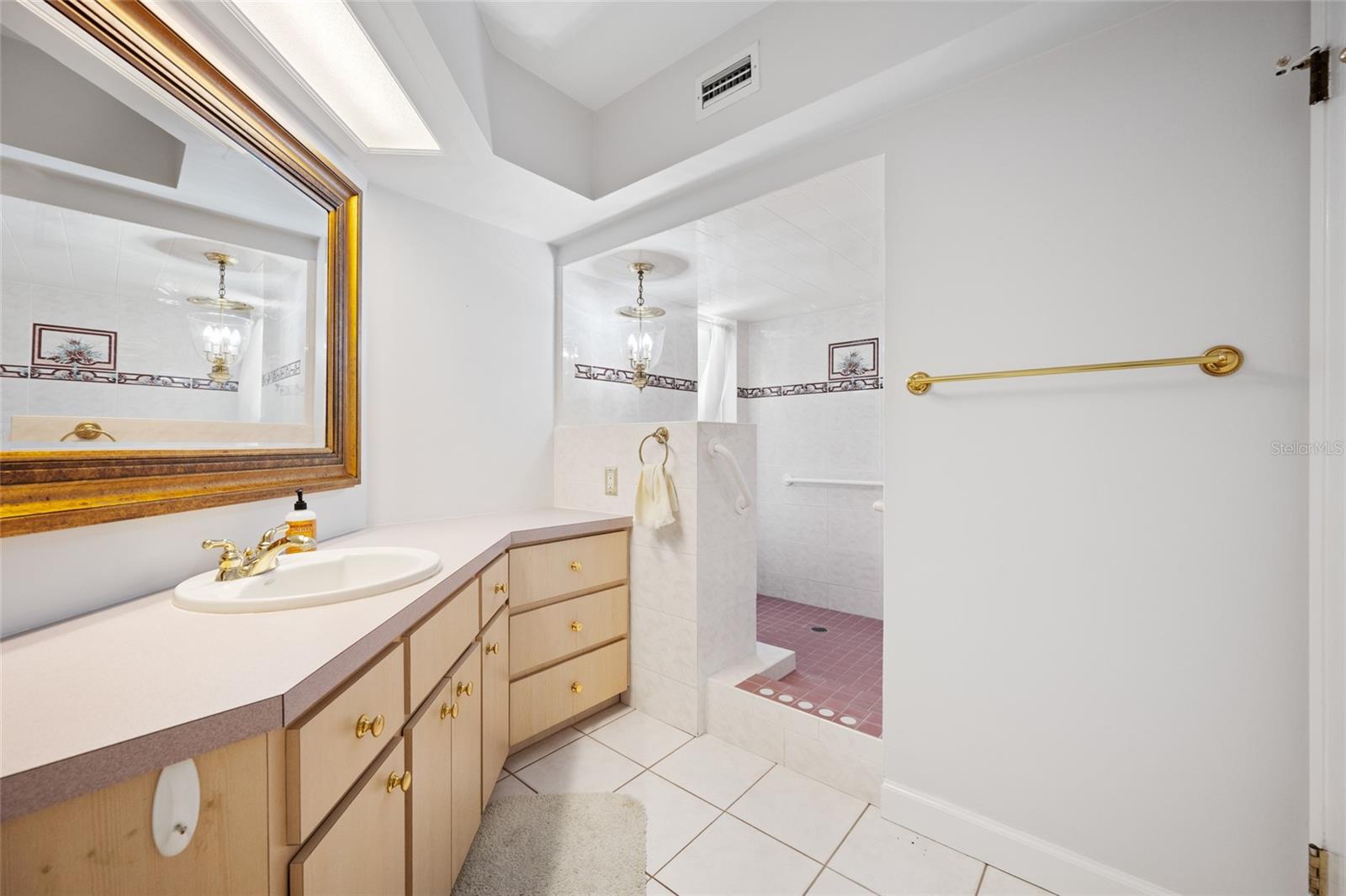 11 COUNTRY CLUB DR #11, LARGO, FL, 33771