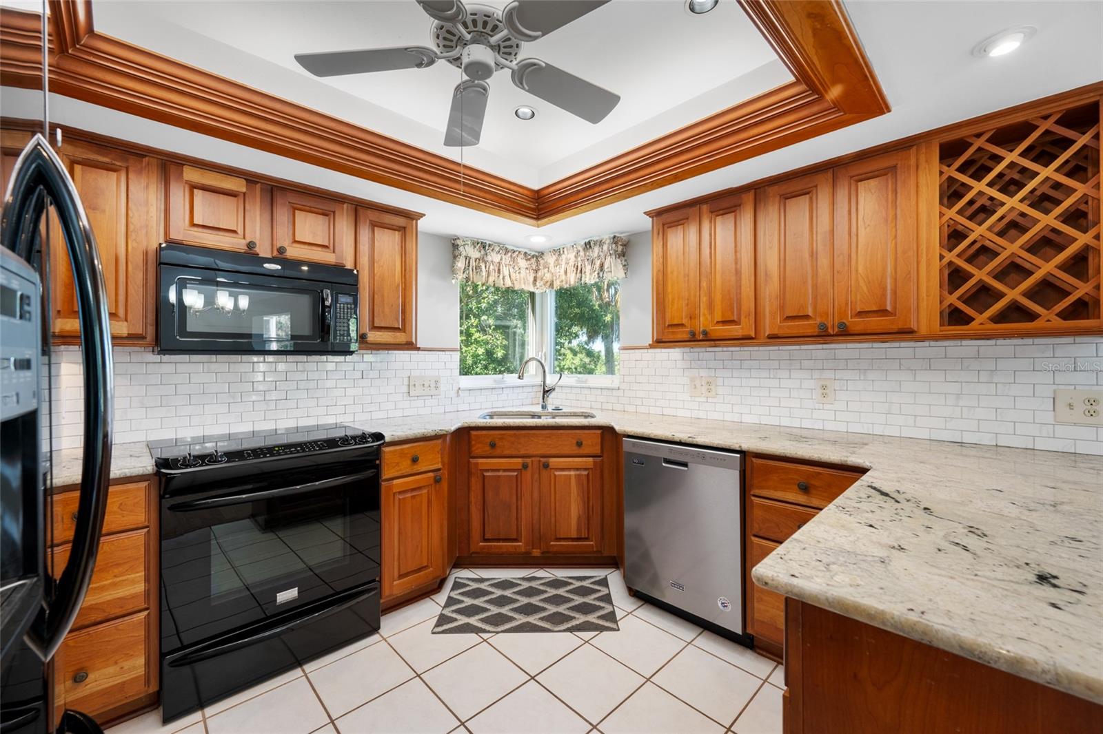 11 COUNTRY CLUB DR #11, LARGO, FL, 33771