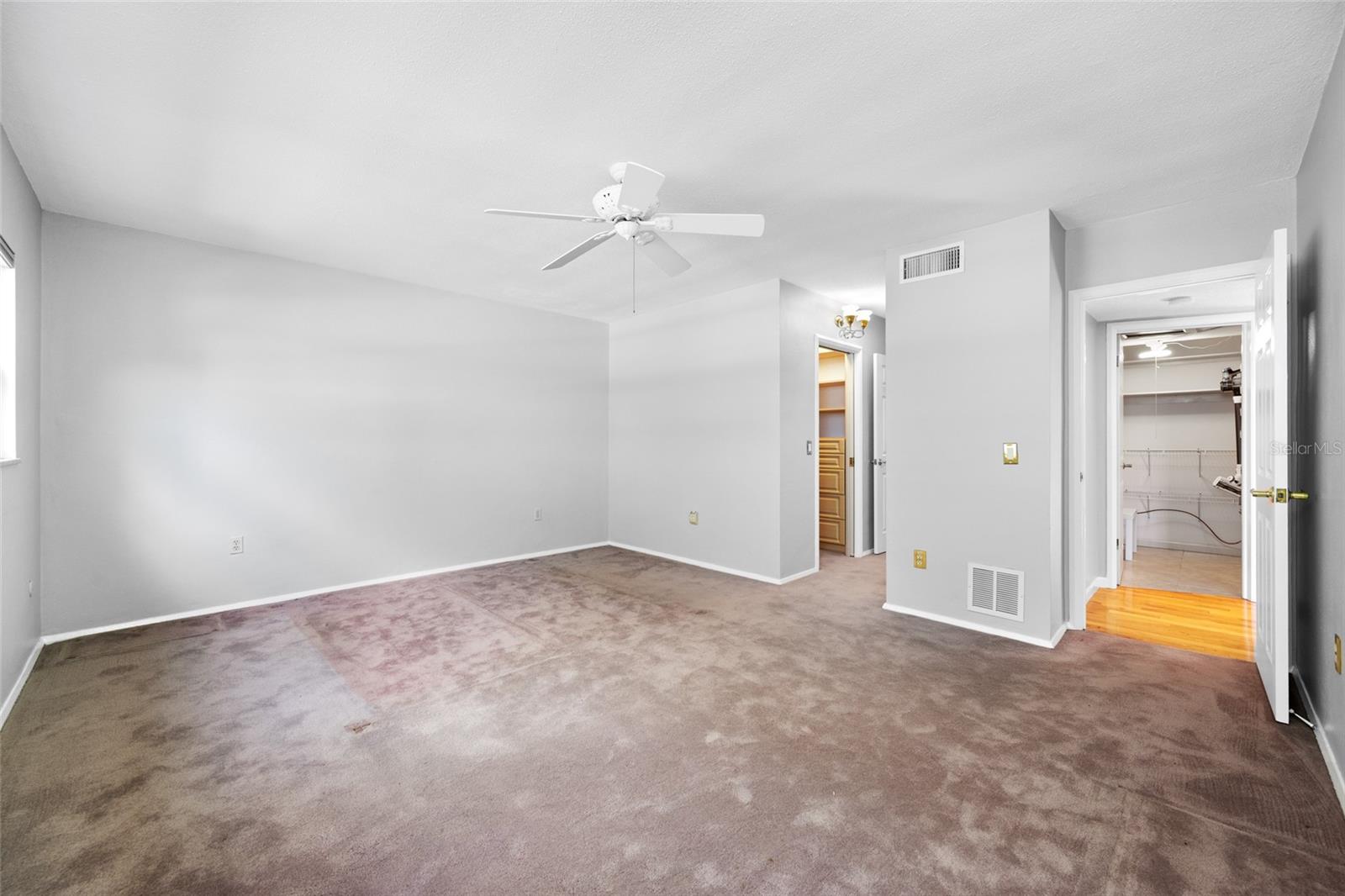 11 COUNTRY CLUB DR #11, LARGO, FL, 33771