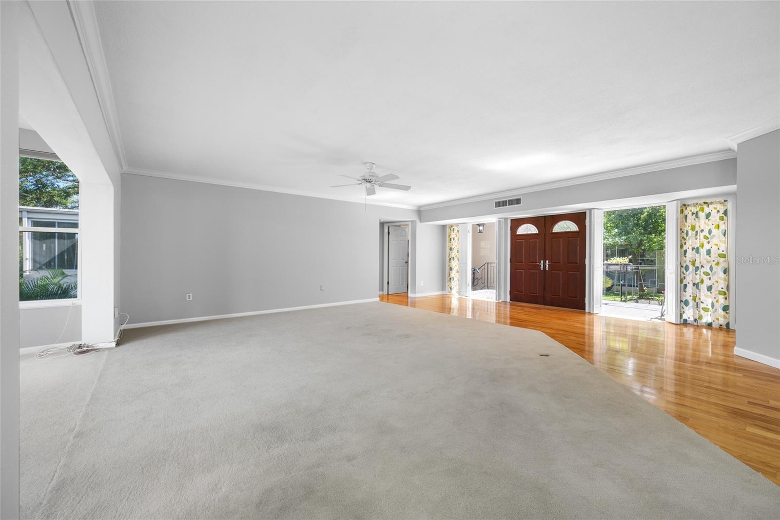 11 COUNTRY CLUB DR #11, LARGO, FL, 33771