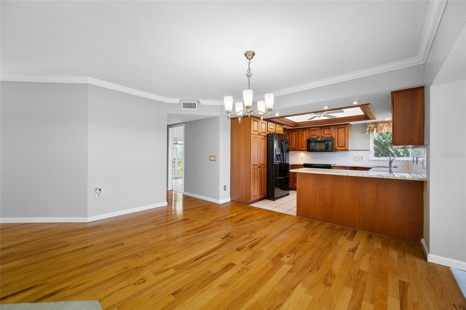 11 COUNTRY CLUB DR #11, LARGO, FL, 33771