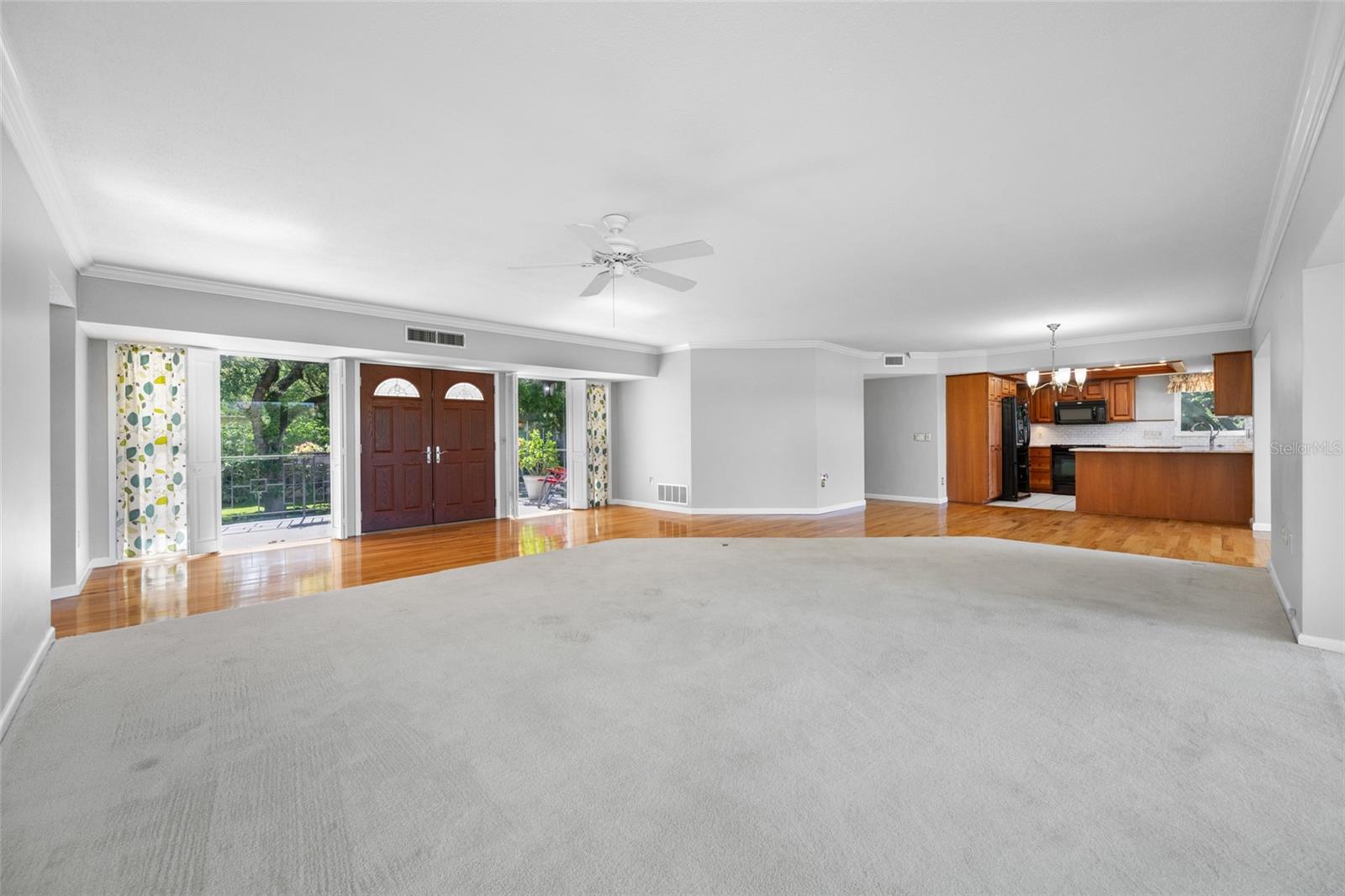 11 COUNTRY CLUB DR #11, LARGO, FL, 33771