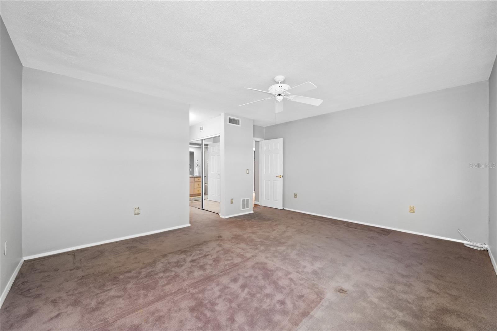 11 COUNTRY CLUB DR #11, LARGO, FL, 33771