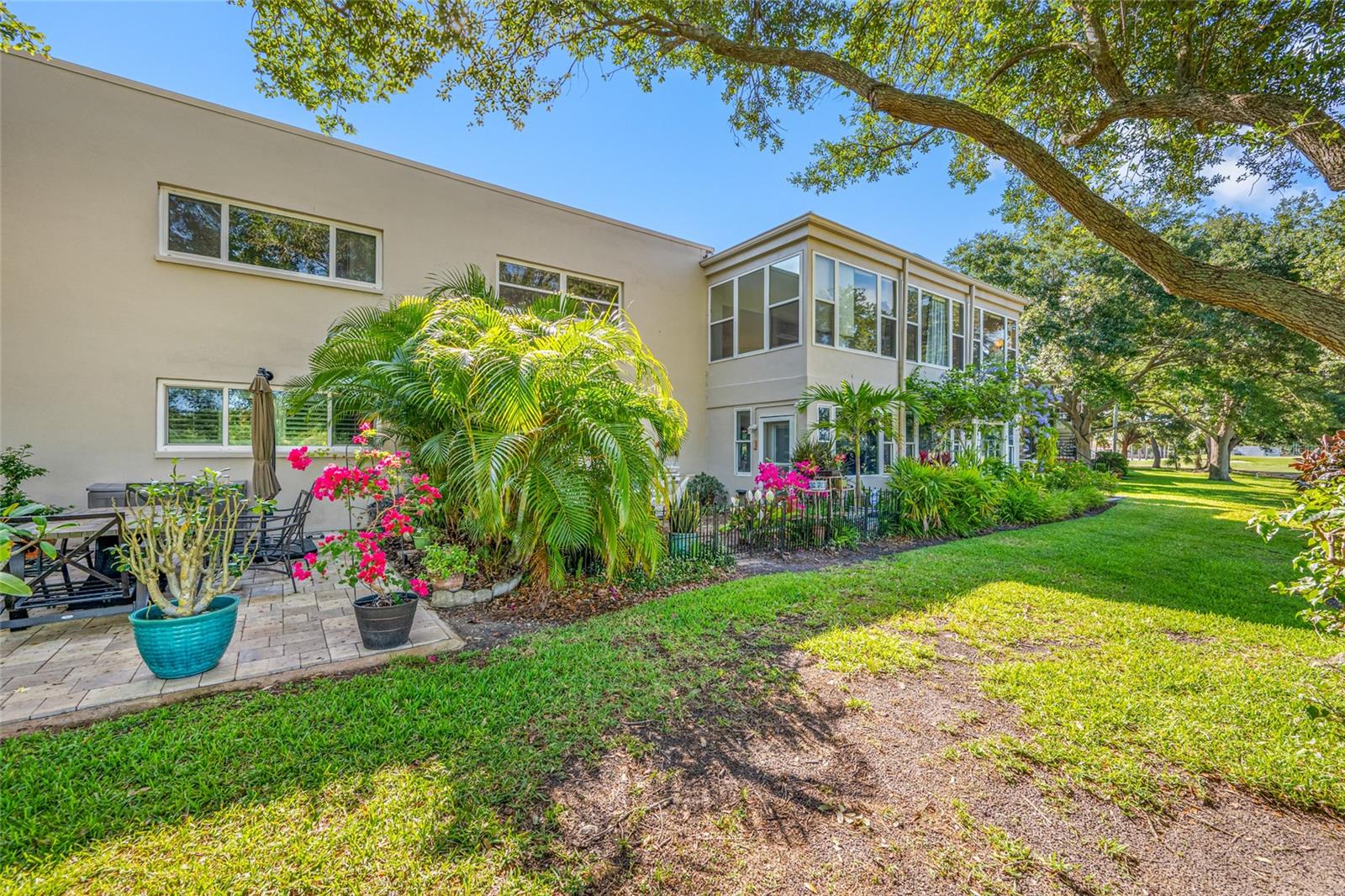 11 COUNTRY CLUB DR #11, LARGO, FL, 33771