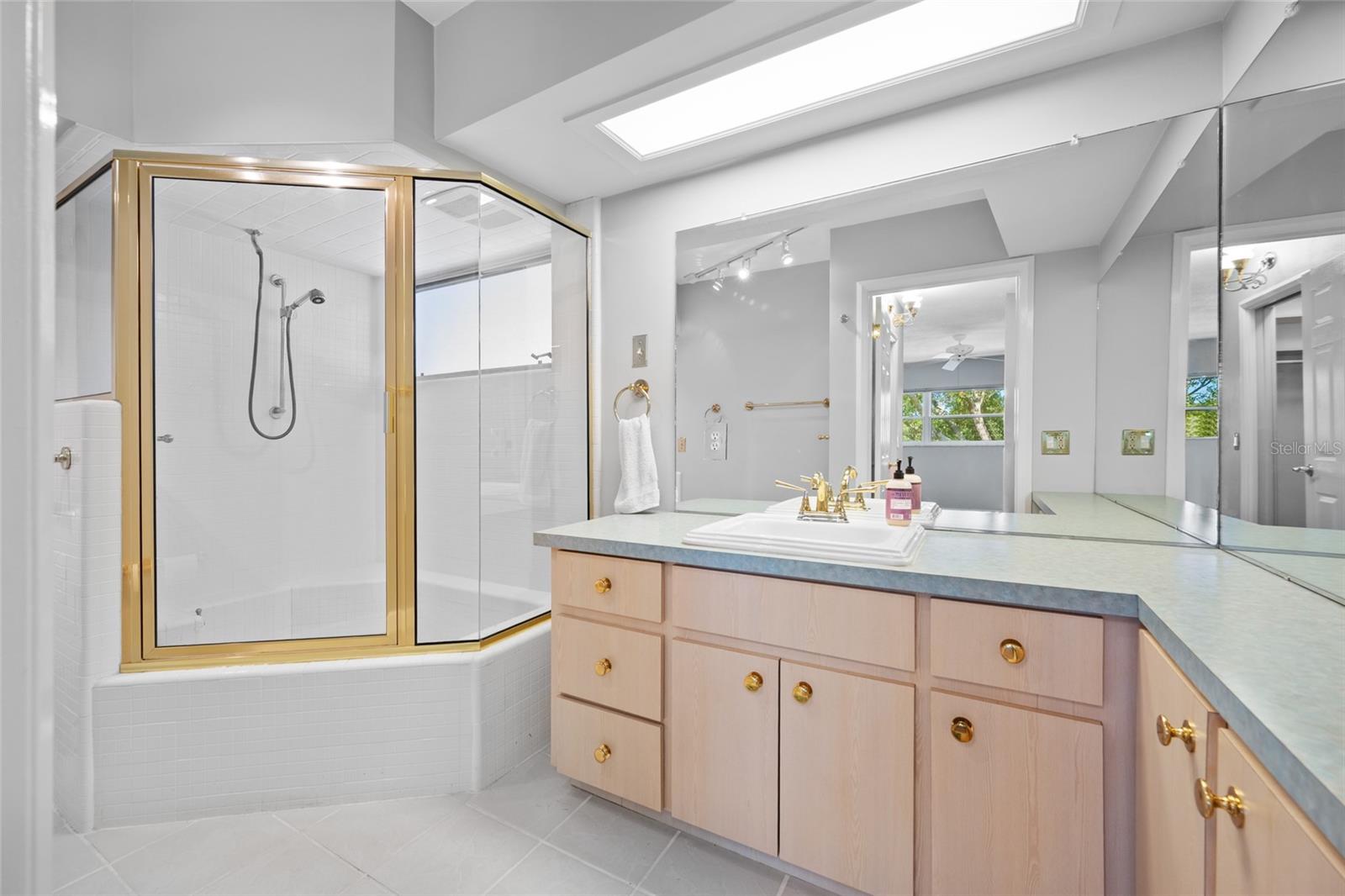 11 COUNTRY CLUB DR #11, LARGO, FL, 33771