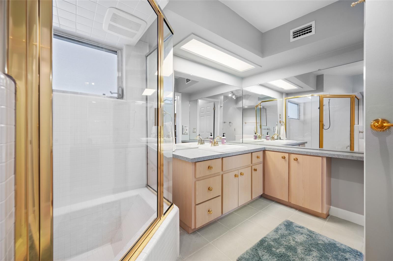 11 COUNTRY CLUB DR #11, LARGO, FL, 33771