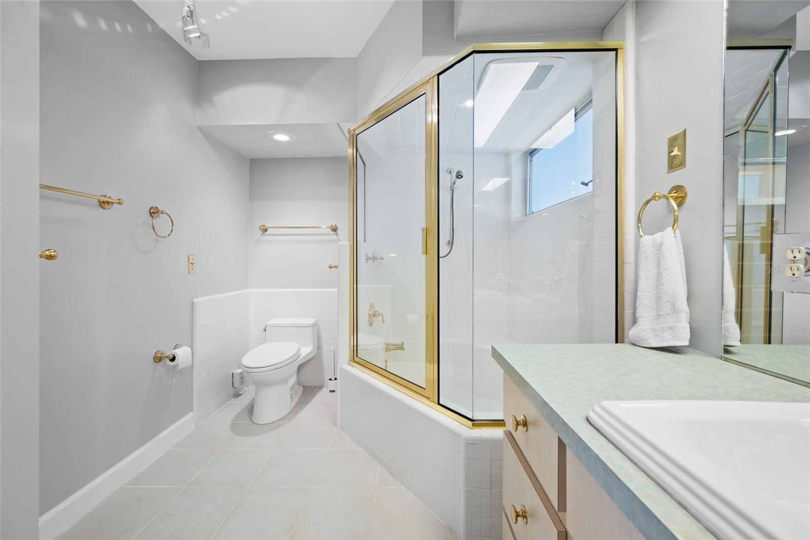 11 COUNTRY CLUB DR #11, LARGO, FL, 33771