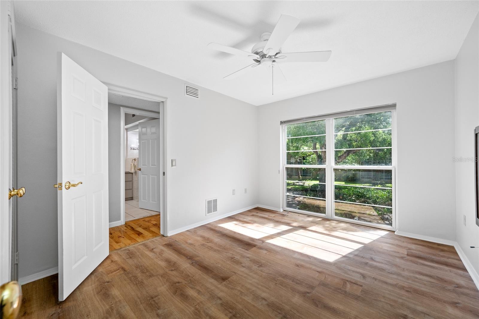 11 COUNTRY CLUB DR #11, LARGO, FL, 33771