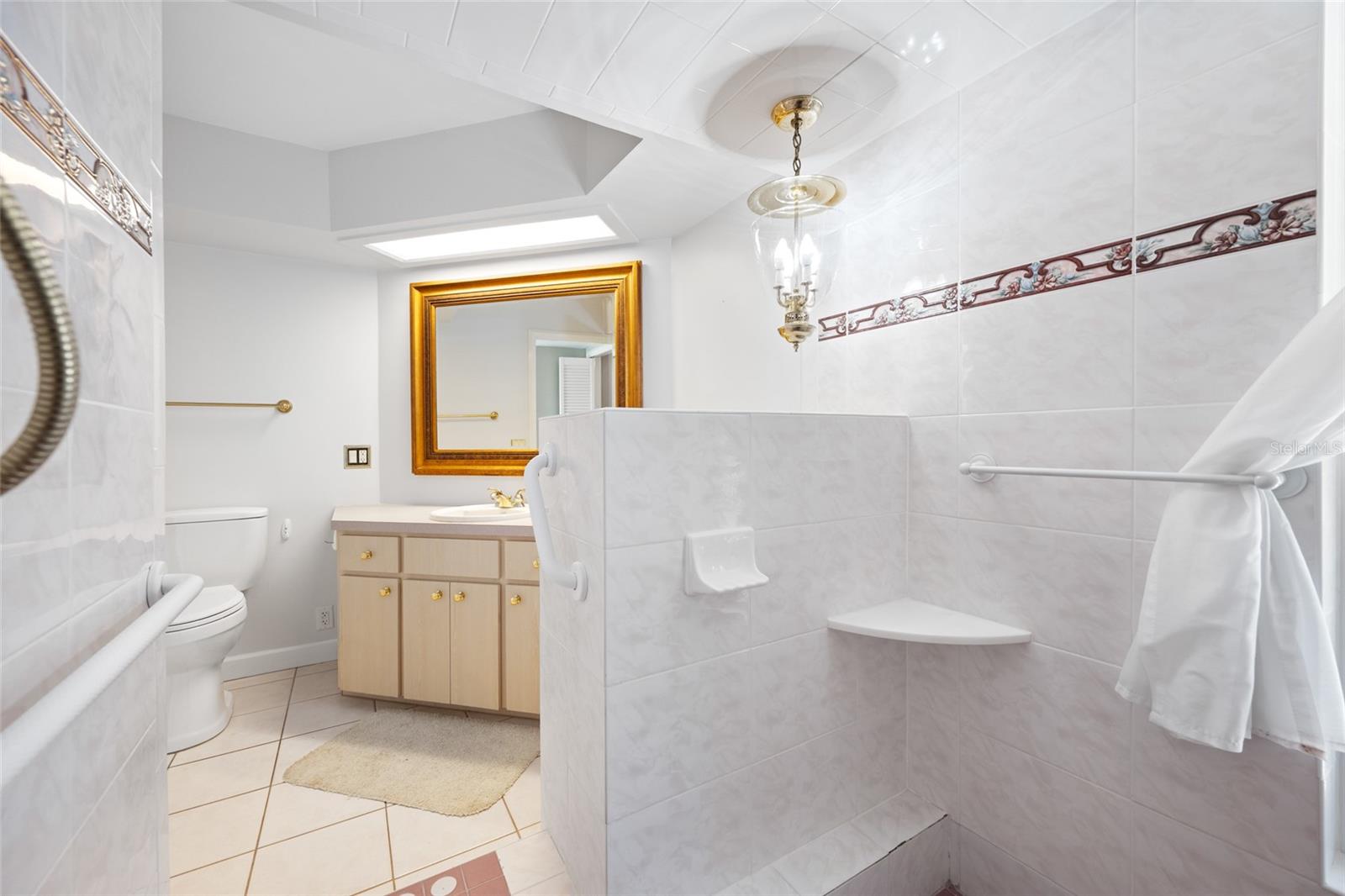 11 COUNTRY CLUB DR #11, LARGO, FL, 33771