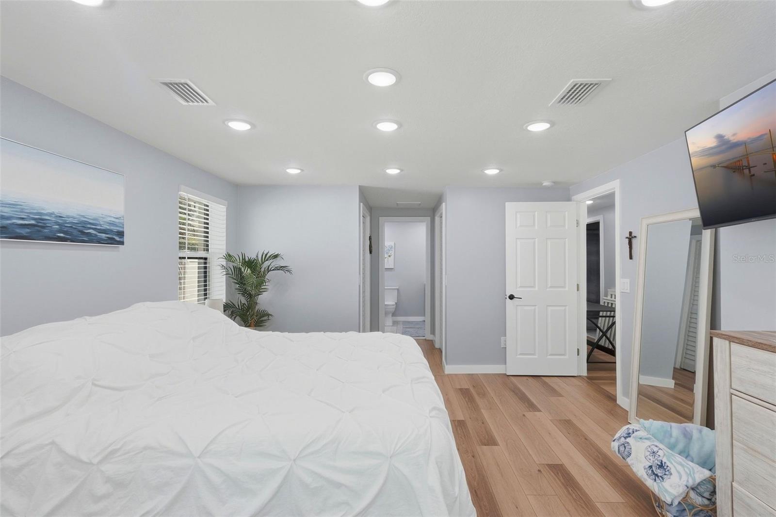 8015 28TH AVE N, ST PETERSBURG, FL, 33710