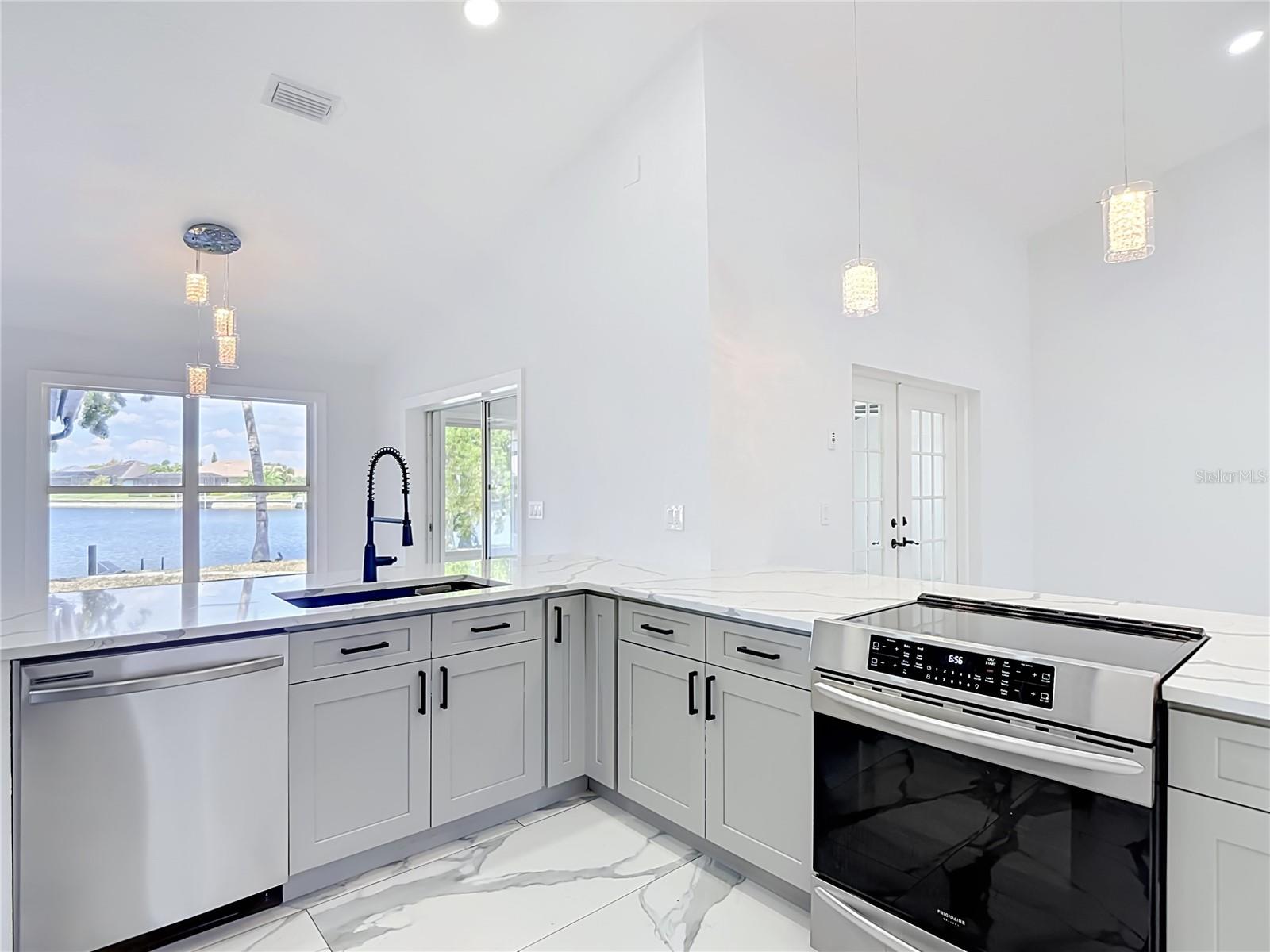 2503 AVIATION PKWY, CAPE CORAL, FL, 33904