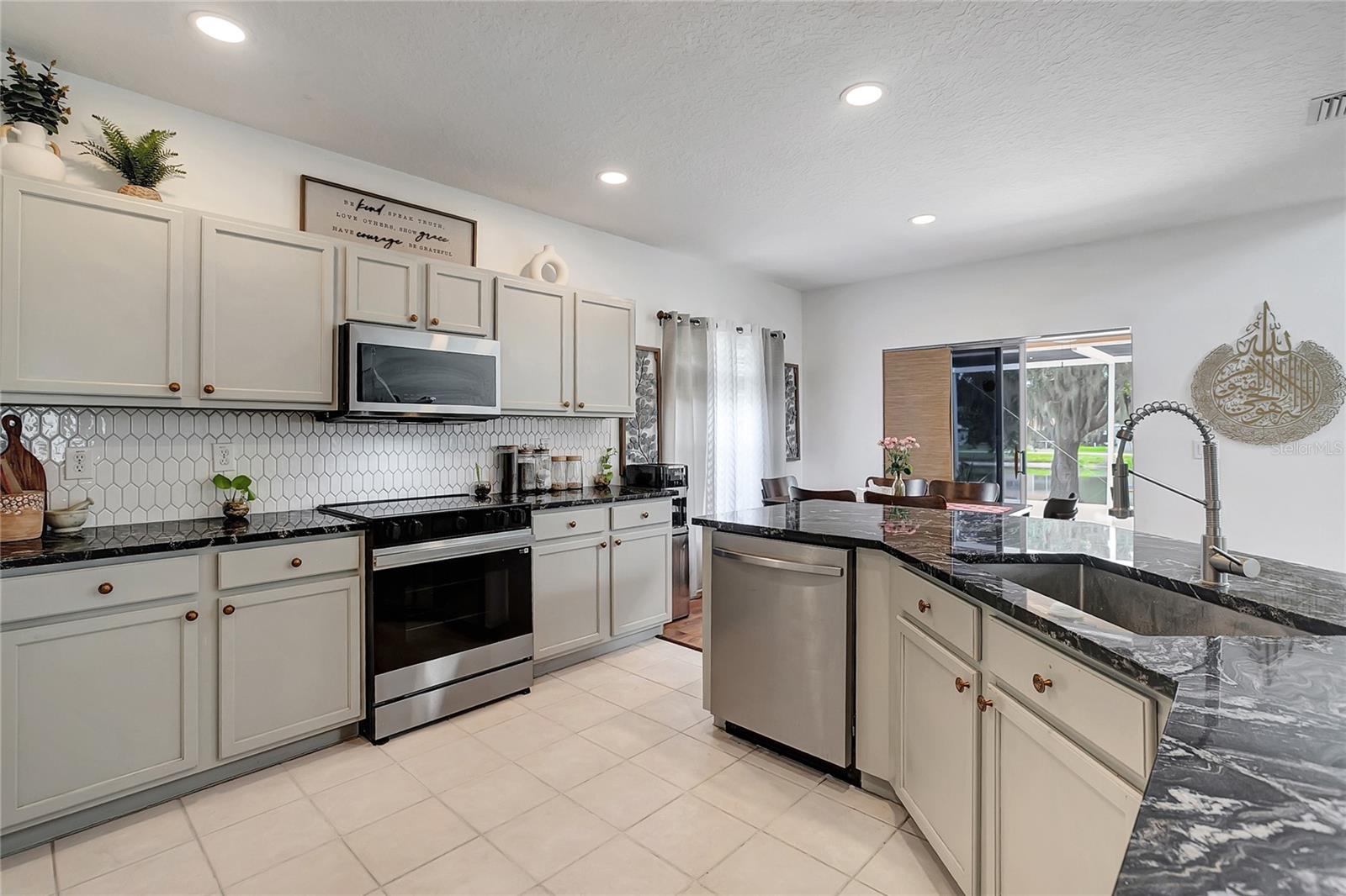 18147 CANAL POINTE ST, TAMPA, FL, 33647