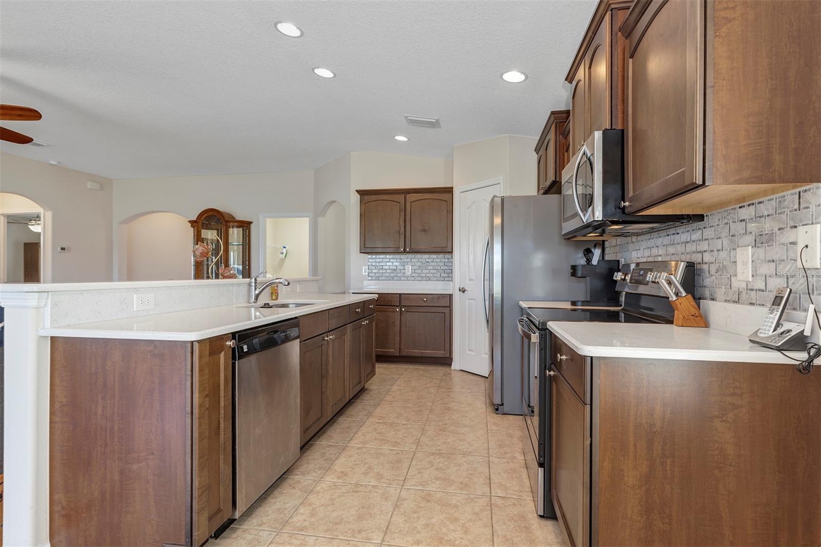 27103 ROANOKE DR, LEESBURG, FL, 34748