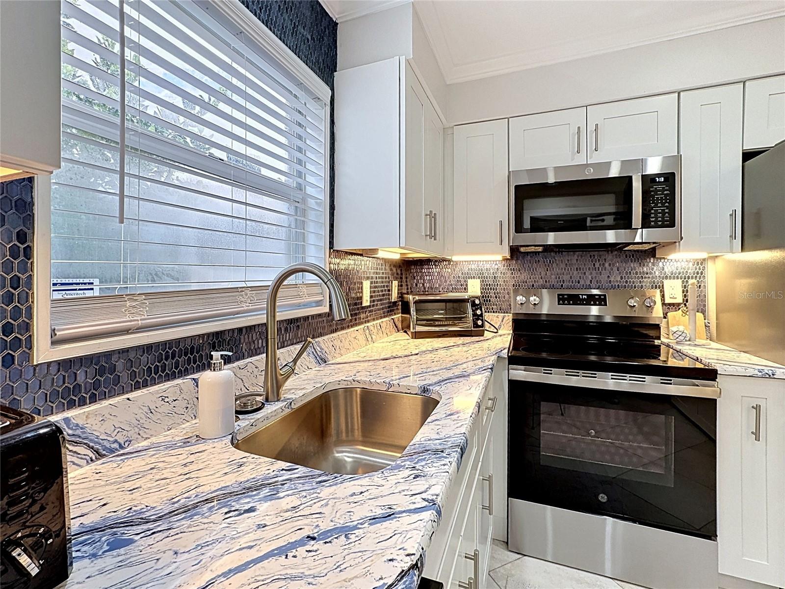 120 52ND ST, HOLMES BEACH, FL, 34217