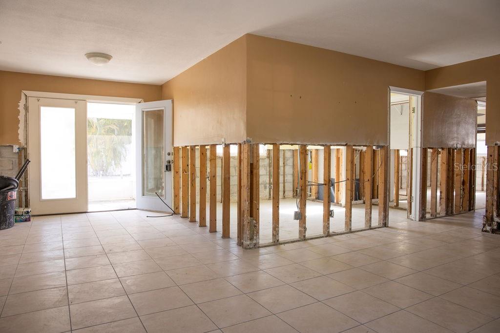 10126 E 4TH ST E, TREASURE ISLAND, FL, 33706