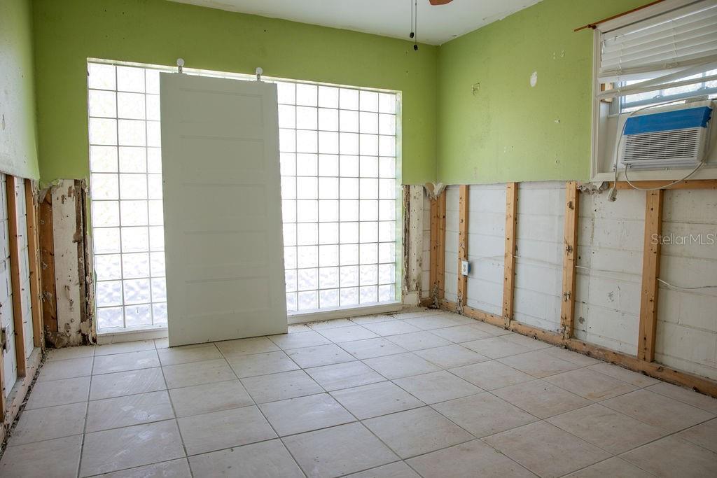 10126 E 4TH ST E, TREASURE ISLAND, FL, 33706