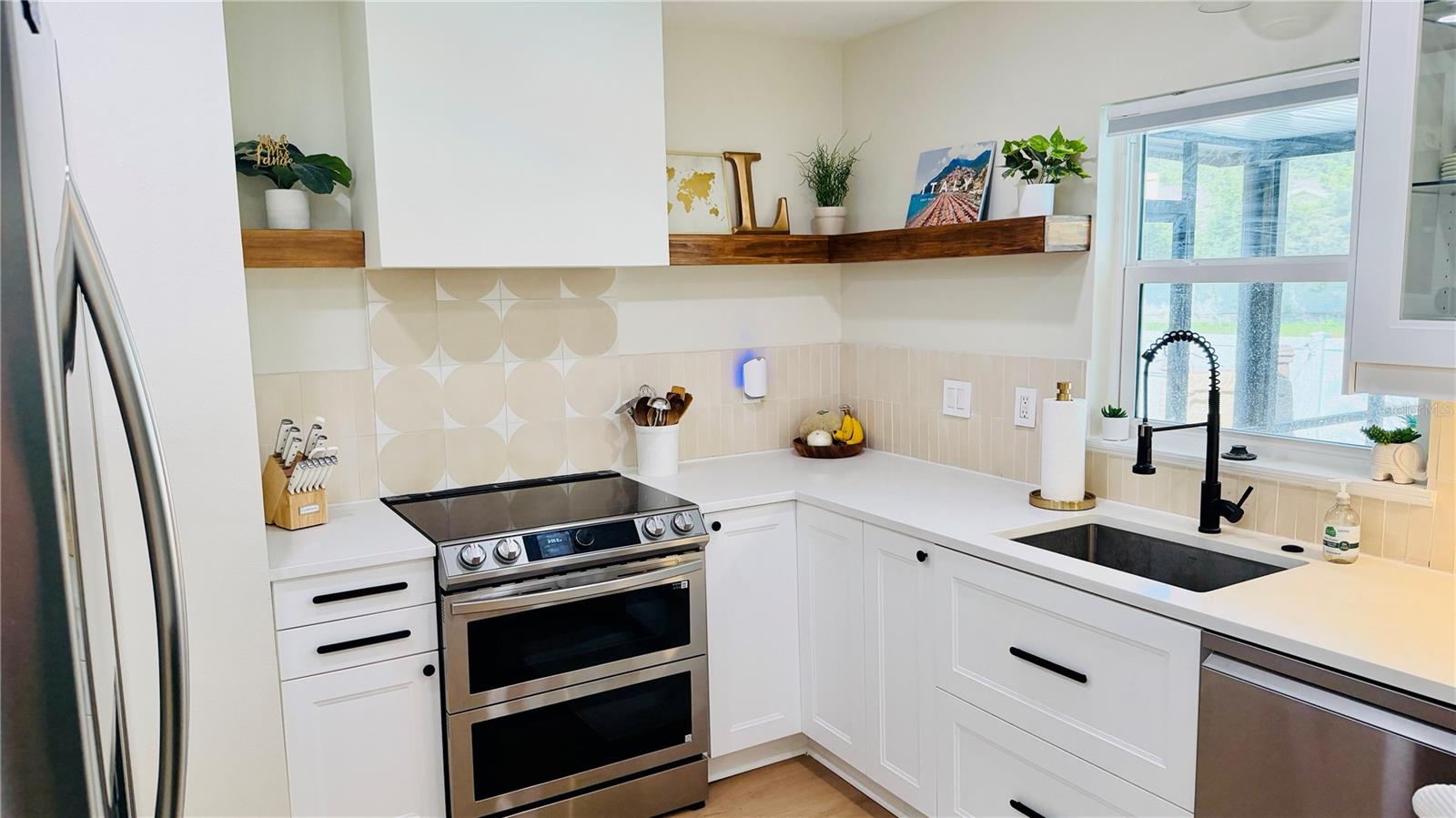 6073 TANGLEWOOD DR NE, ST PETERSBURG, FL, 33703