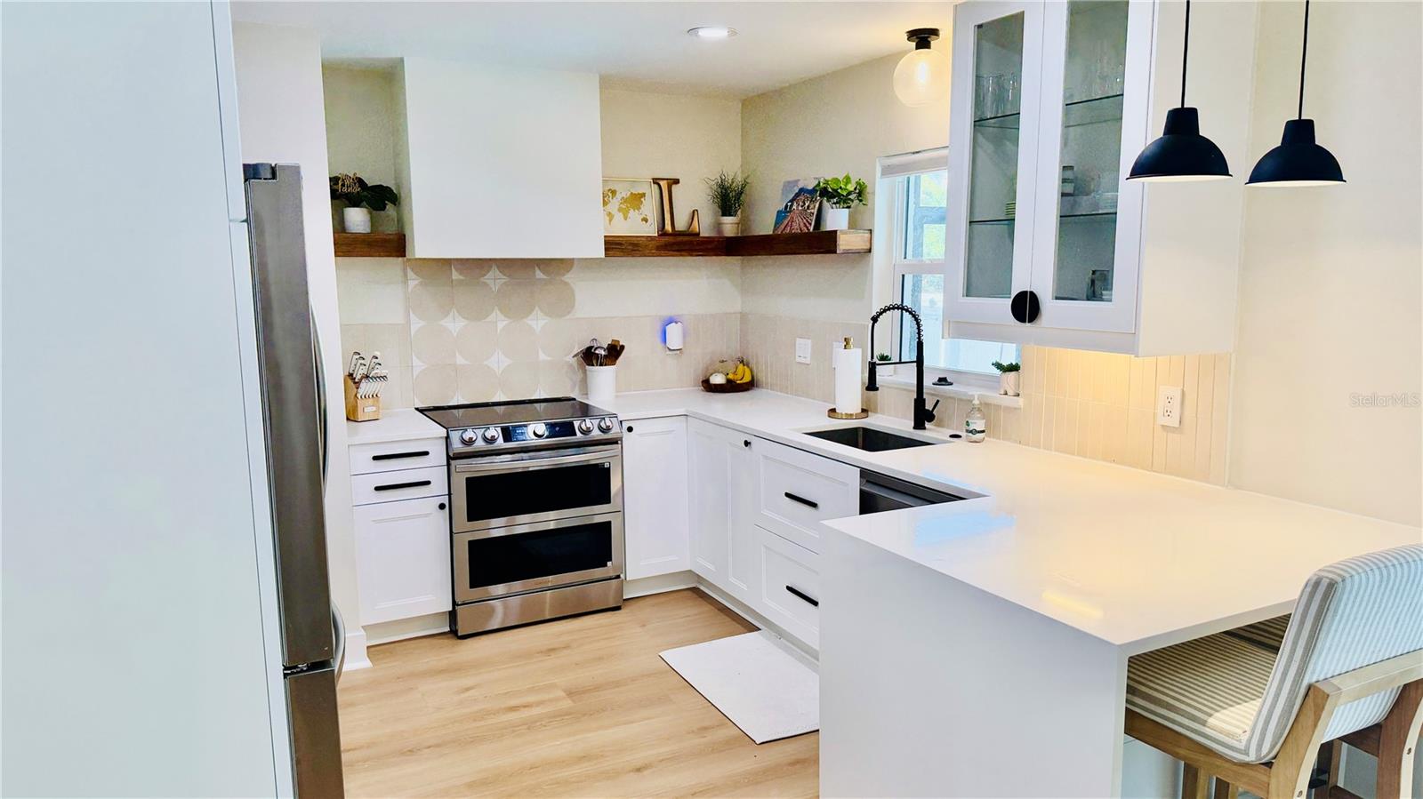 6073 TANGLEWOOD DR NE, ST PETERSBURG, FL, 33703