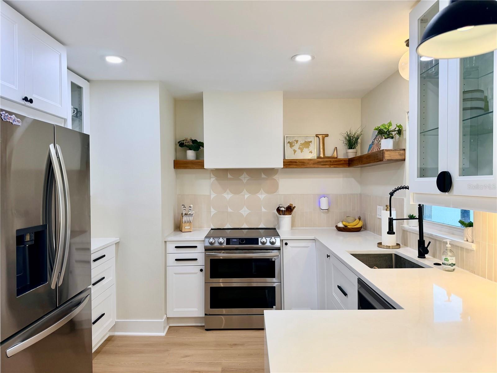 6073 TANGLEWOOD DR NE, ST PETERSBURG, FL, 33703
