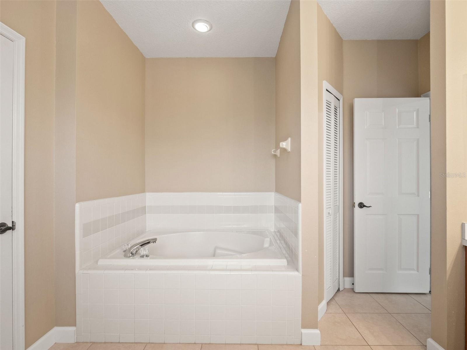 2394 HUNTINGDALE LN, OVIEDO, FL, 32765