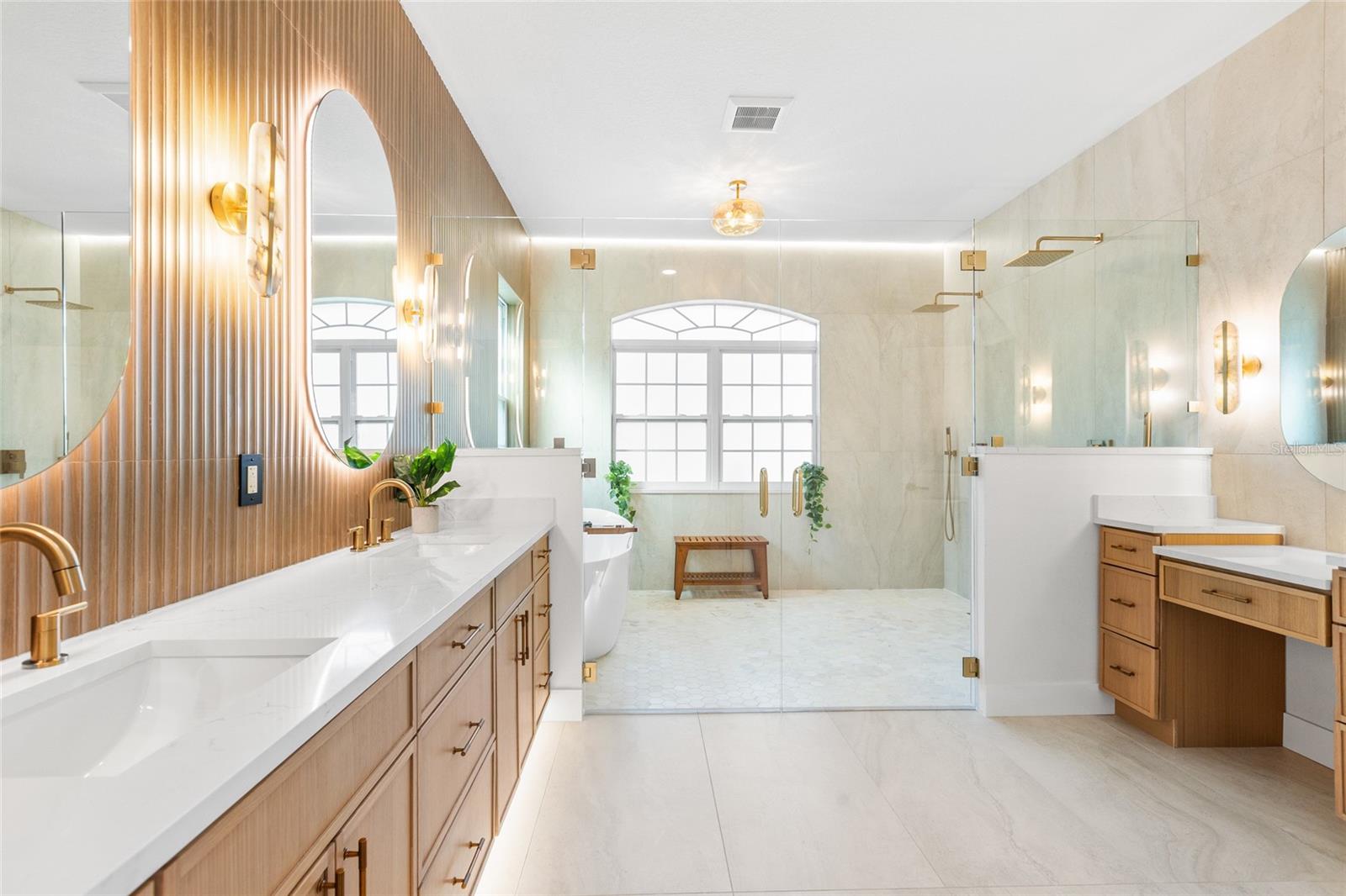 1534 E LAKE WOODLANDS PKWY, OLDSMAR, FL, 34677
