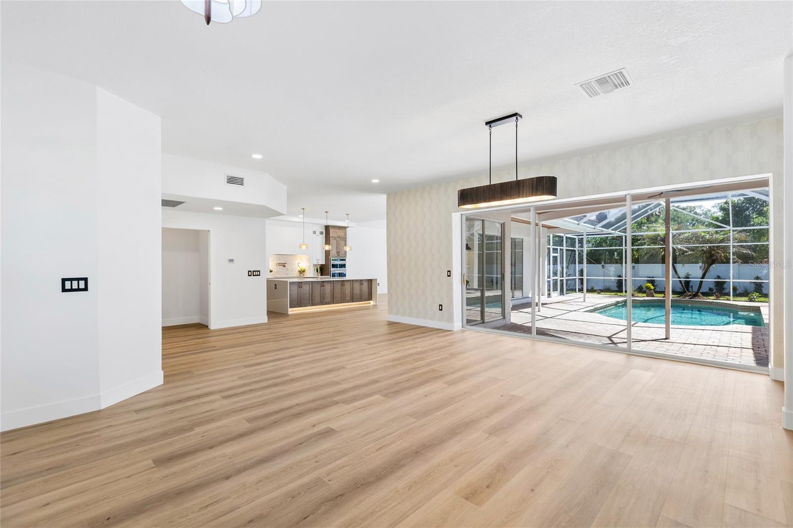 1534 E LAKE WOODLANDS PKWY, OLDSMAR, FL, 34677