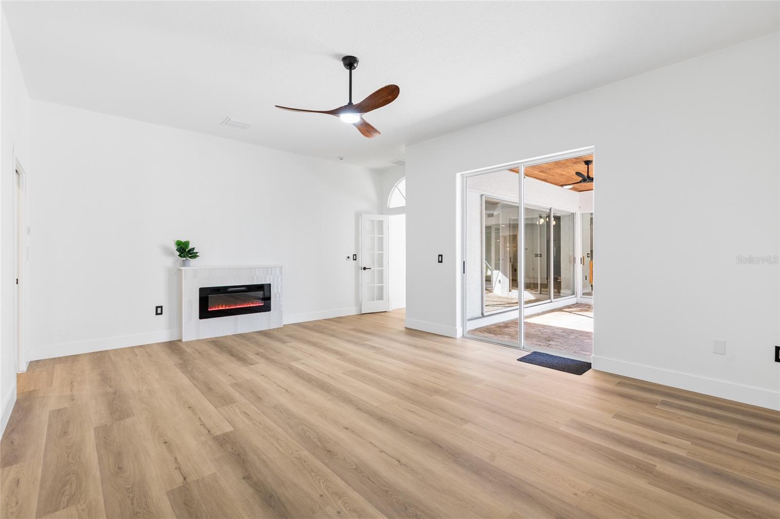 1534 E LAKE WOODLANDS PKWY, OLDSMAR, FL, 34677