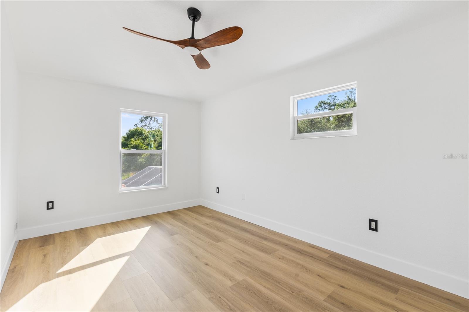 1534 E LAKE WOODLANDS PKWY, OLDSMAR, FL, 34677