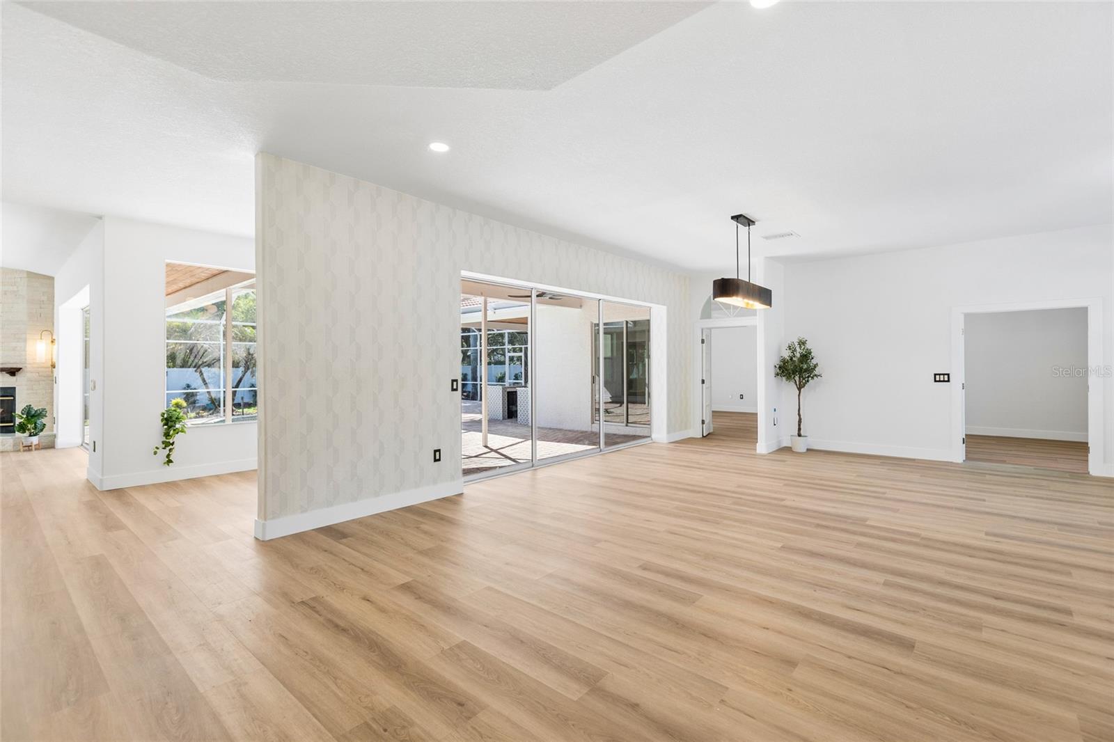 1534 E LAKE WOODLANDS PKWY, OLDSMAR, FL, 34677