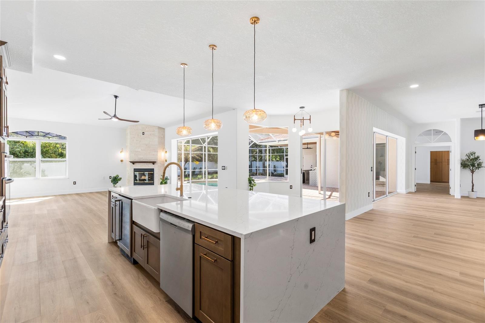 1534 E LAKE WOODLANDS PKWY, OLDSMAR, FL, 34677