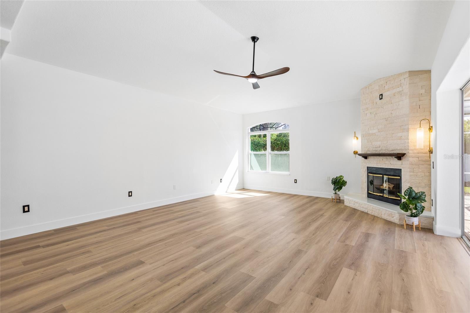 1534 E LAKE WOODLANDS PKWY, OLDSMAR, FL, 34677