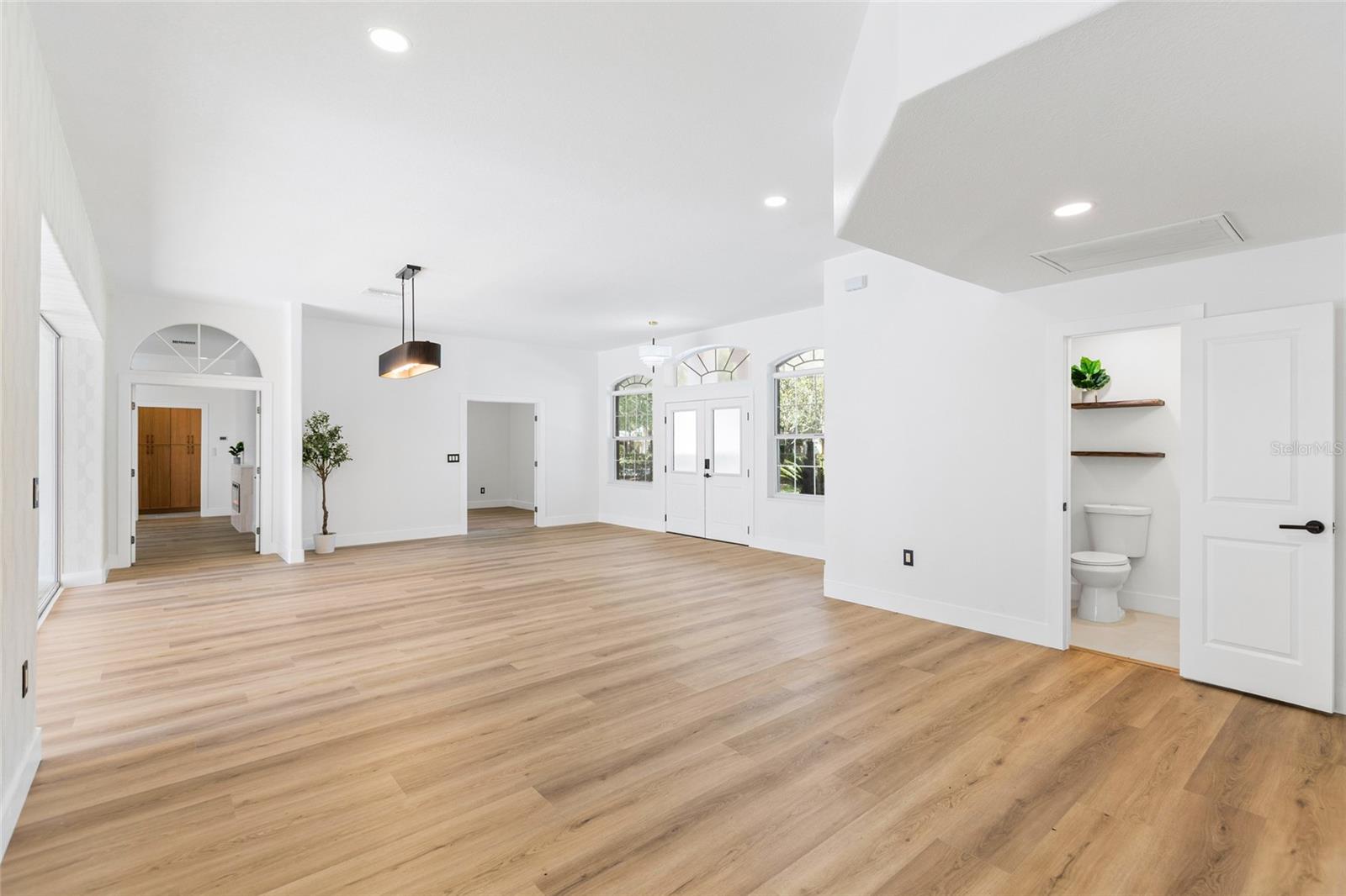1534 E LAKE WOODLANDS PKWY, OLDSMAR, FL, 34677