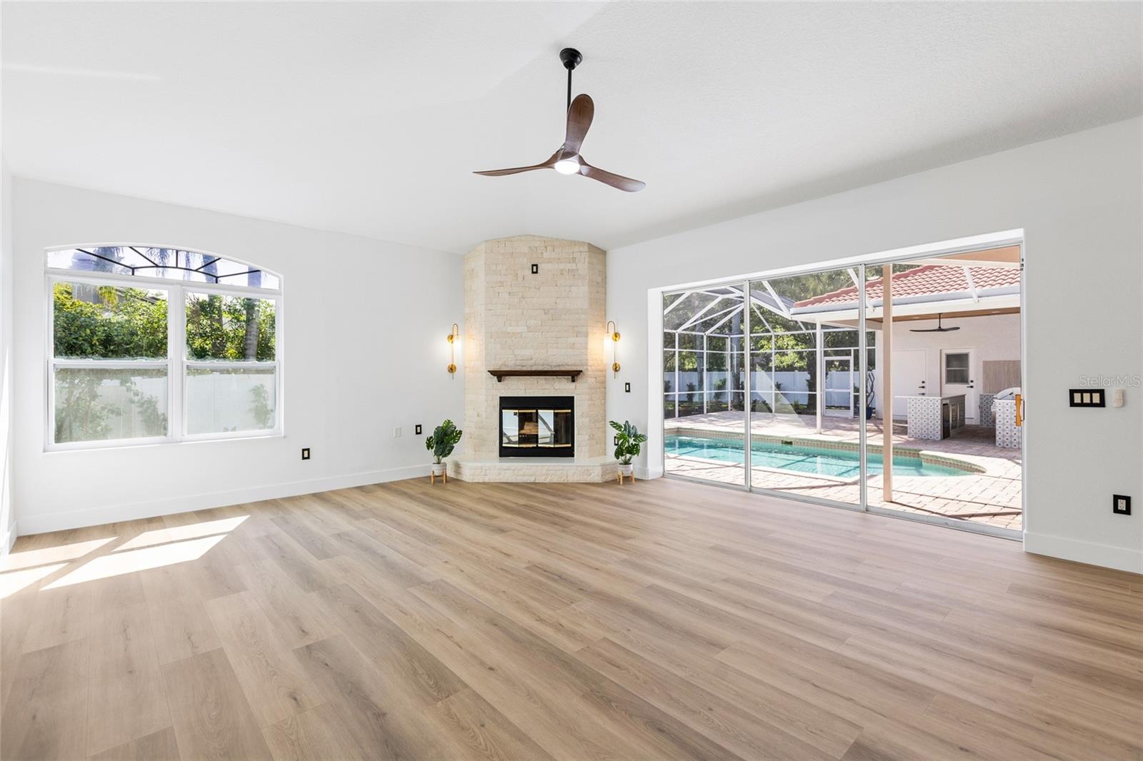 1534 E LAKE WOODLANDS PKWY, OLDSMAR, FL, 34677