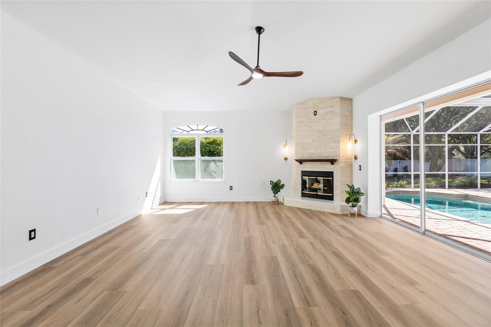 1534 E LAKE WOODLANDS PKWY, OLDSMAR, FL, 34677