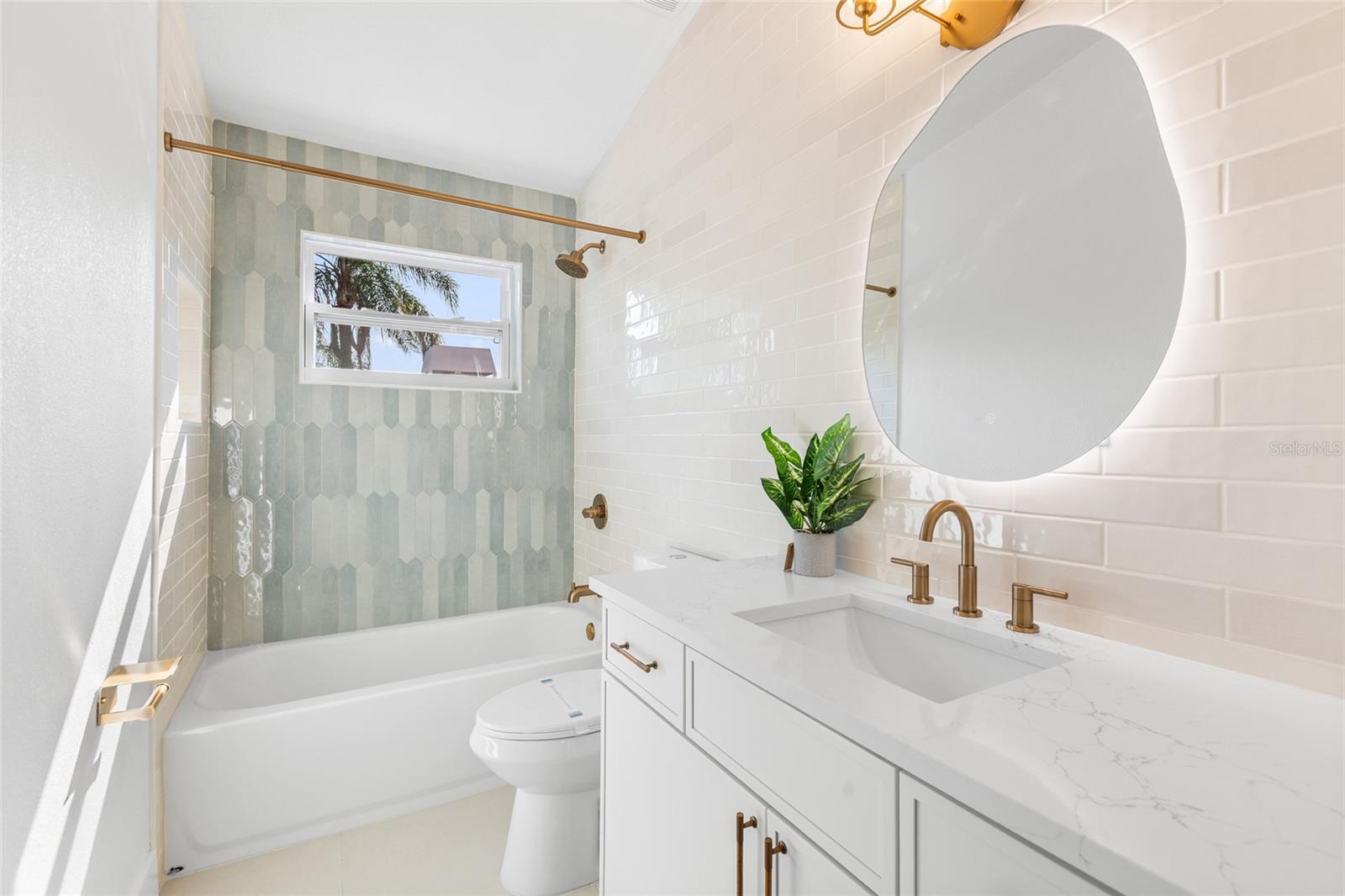 1534 E LAKE WOODLANDS PKWY, OLDSMAR, FL, 34677