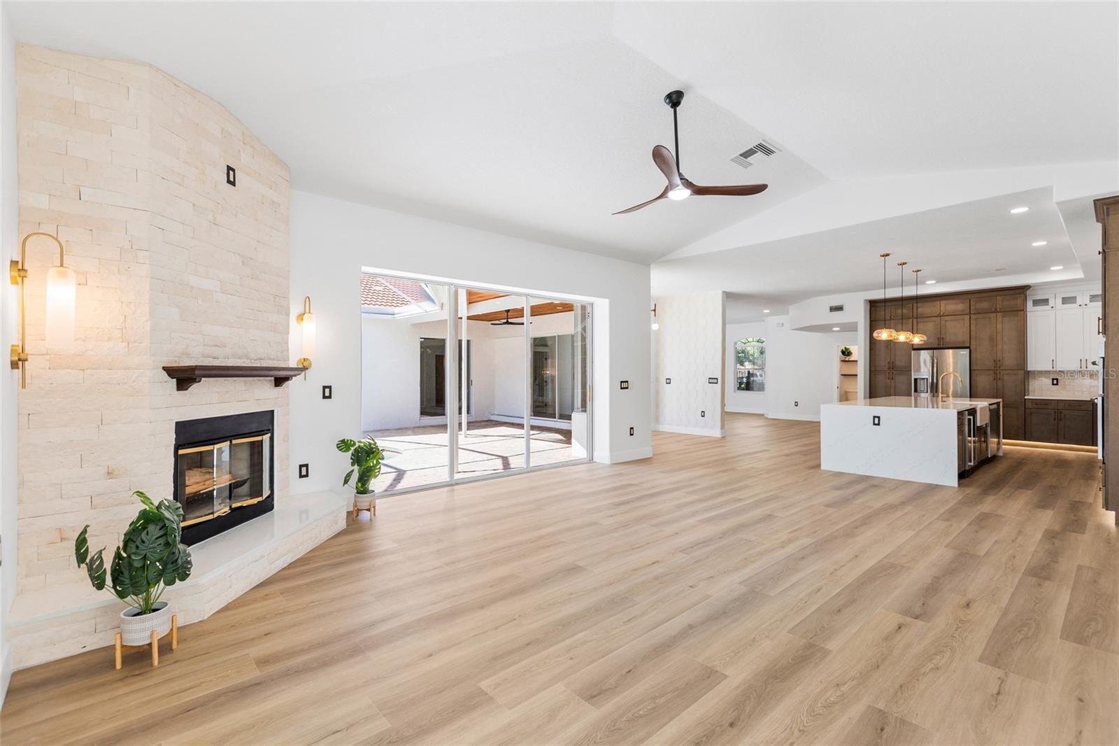 1534 E LAKE WOODLANDS PKWY, OLDSMAR, FL, 34677
