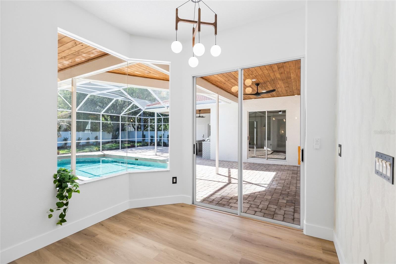1534 E LAKE WOODLANDS PKWY, OLDSMAR, FL, 34677