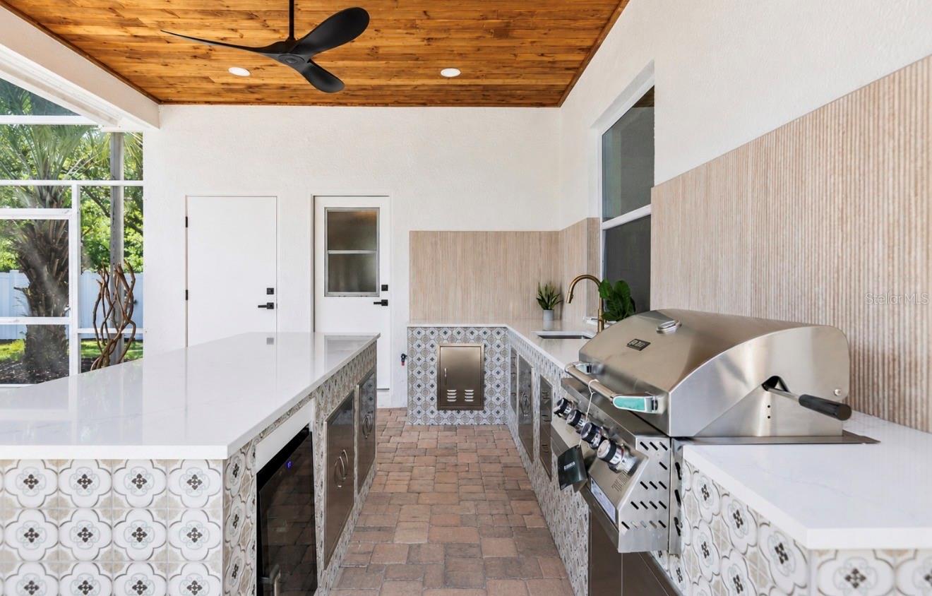 1534 E LAKE WOODLANDS PKWY, OLDSMAR, FL, 34677