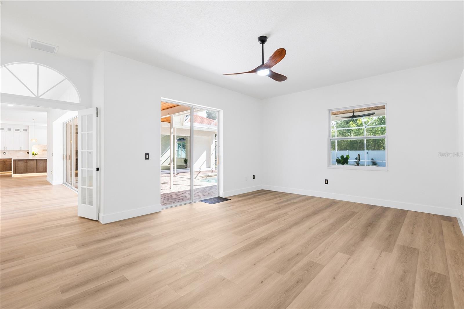 1534 E LAKE WOODLANDS PKWY, OLDSMAR, FL, 34677