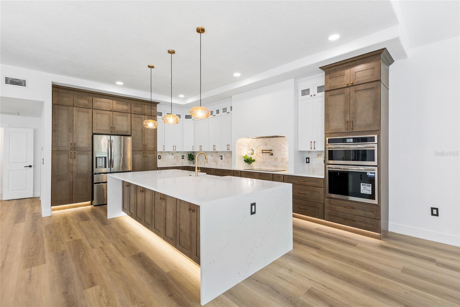 1534 E LAKE WOODLANDS PKWY, OLDSMAR, FL, 34677