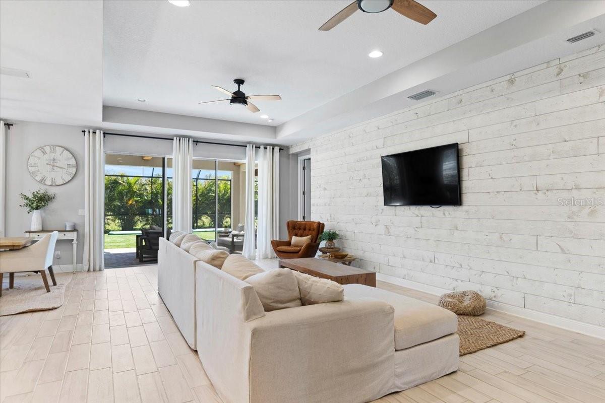 2017 WOODLEAF HAMMOCK CT, BRADENTON, FL, 34211