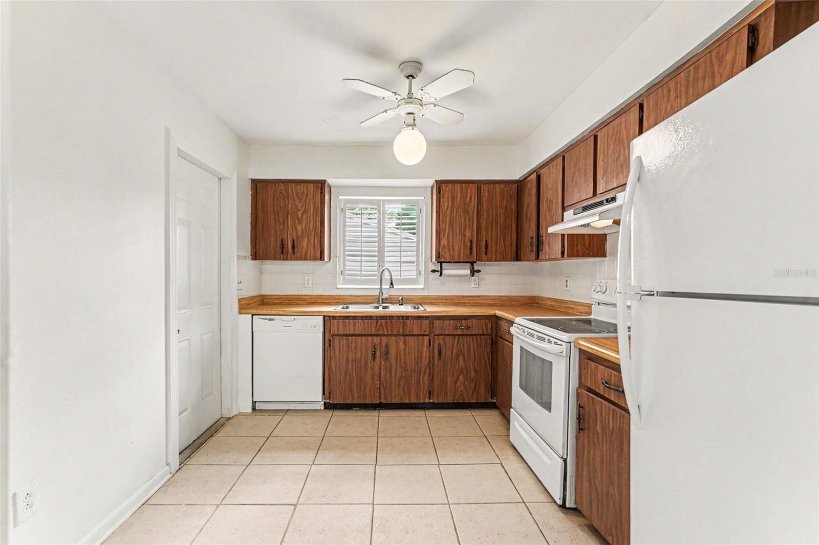 2022 LANCE CT, DOVER, FL, 33527
