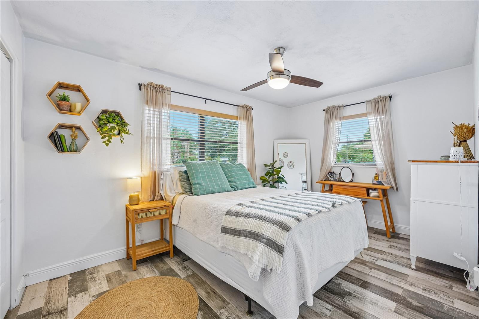 5201 11TH AVE N, ST PETERSBURG, FL, 33710
