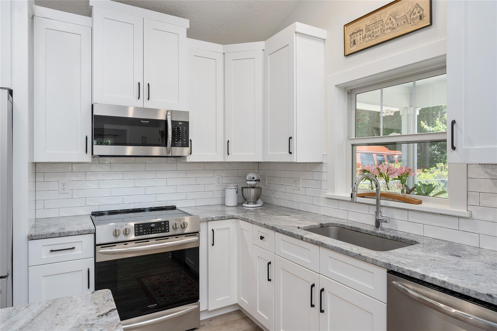 964 N GRANDVIEW ST, MOUNT DORA, FL, 32757