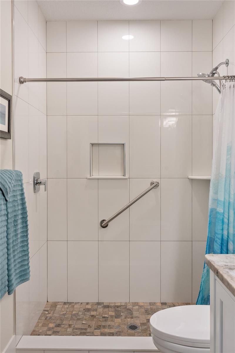 964 N GRANDVIEW ST, MOUNT DORA, FL, 32757