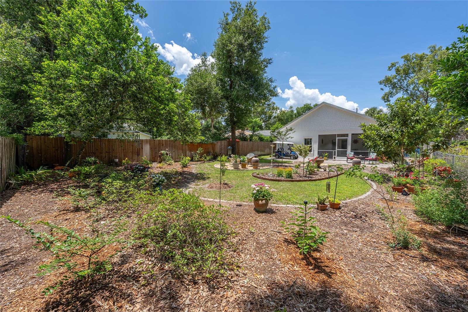 964 N GRANDVIEW ST, MOUNT DORA, FL, 32757