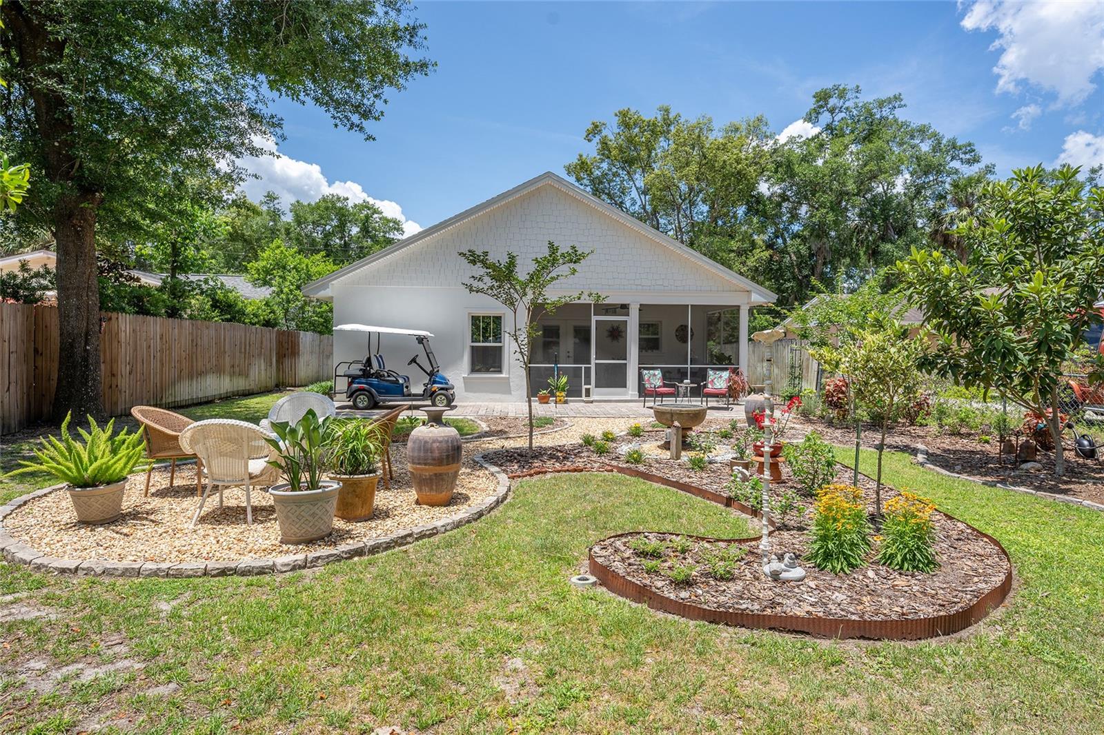 964 N GRANDVIEW ST, MOUNT DORA, FL, 32757