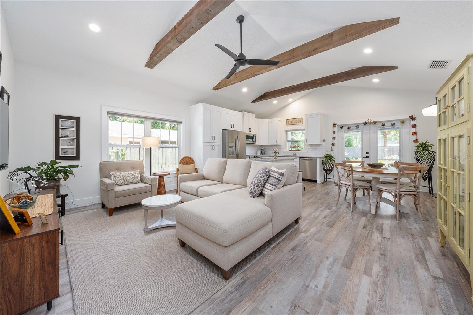964 N GRANDVIEW ST, MOUNT DORA, FL, 32757