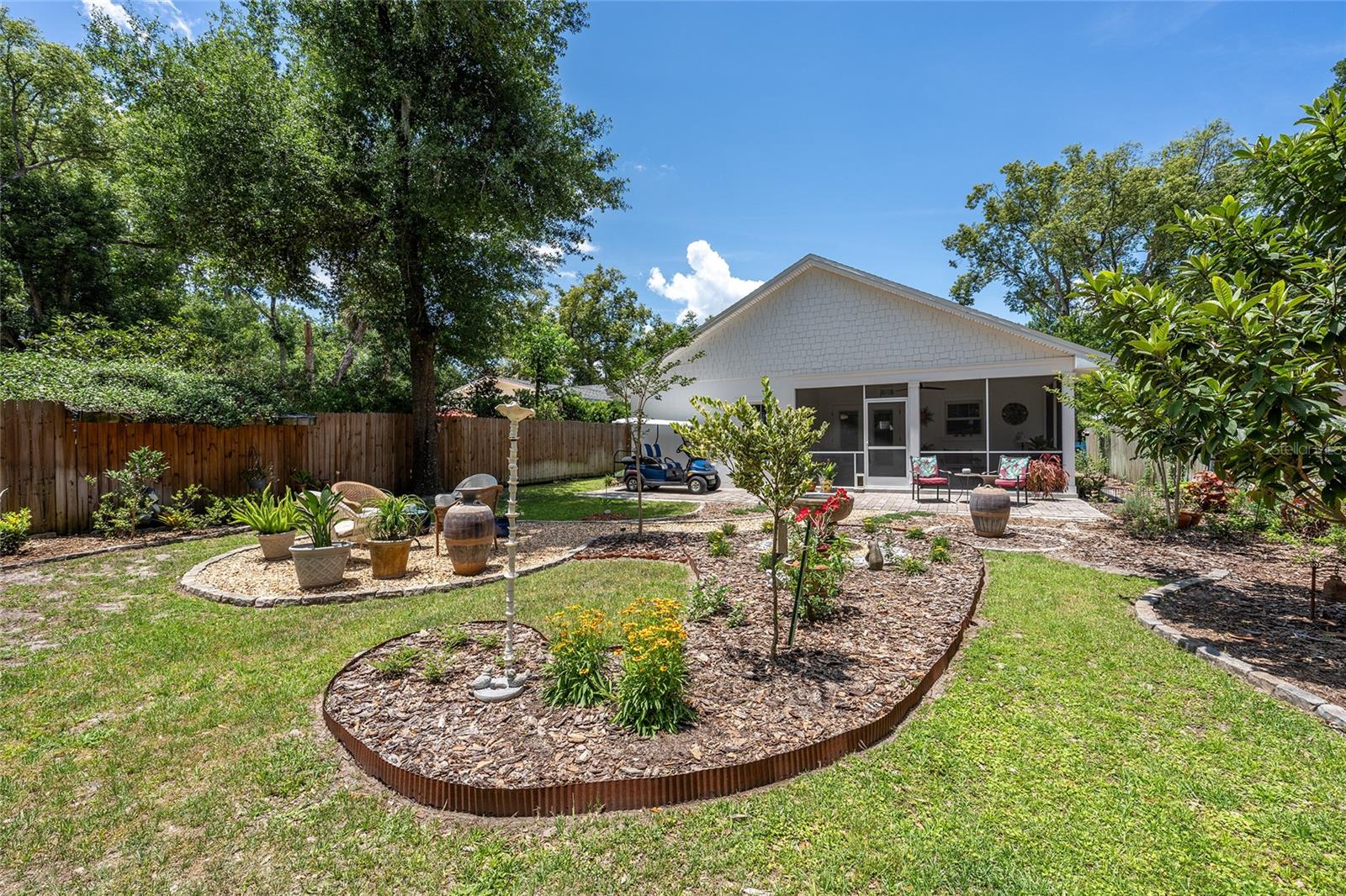 964 N GRANDVIEW ST, MOUNT DORA, FL, 32757