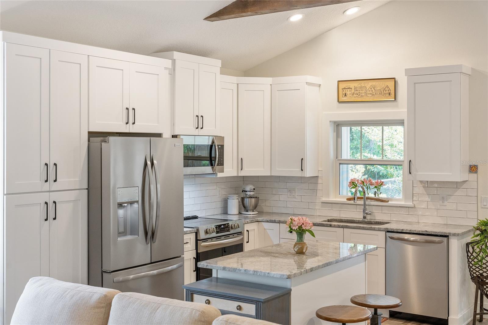 964 N GRANDVIEW ST, MOUNT DORA, FL, 32757